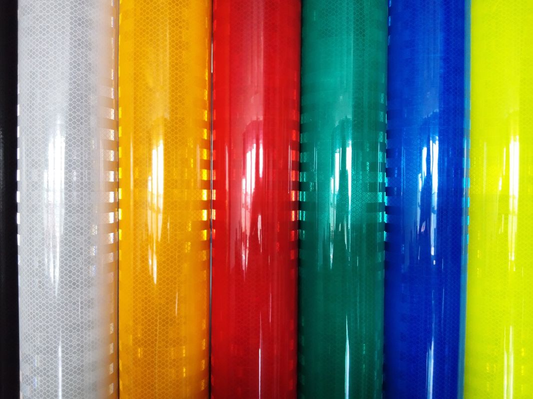 Acrílico de alta visibilidad de grado de ingeniero película reflectante micro prismática material de vinilo EGP hoja reflectante para señal de tráfico