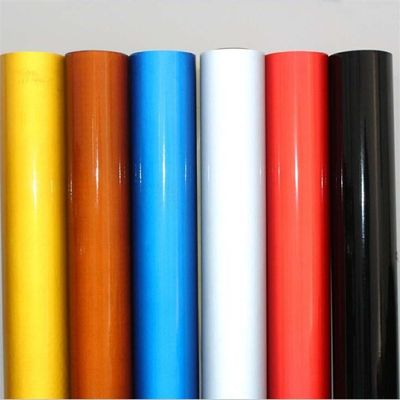 Hoja de película reflectante prismática con cuentas de vidrio de grado súper ingeniería, durabilidad en exteriores de 7 años, ASTM D4956 tipo II EN12899 Ra1